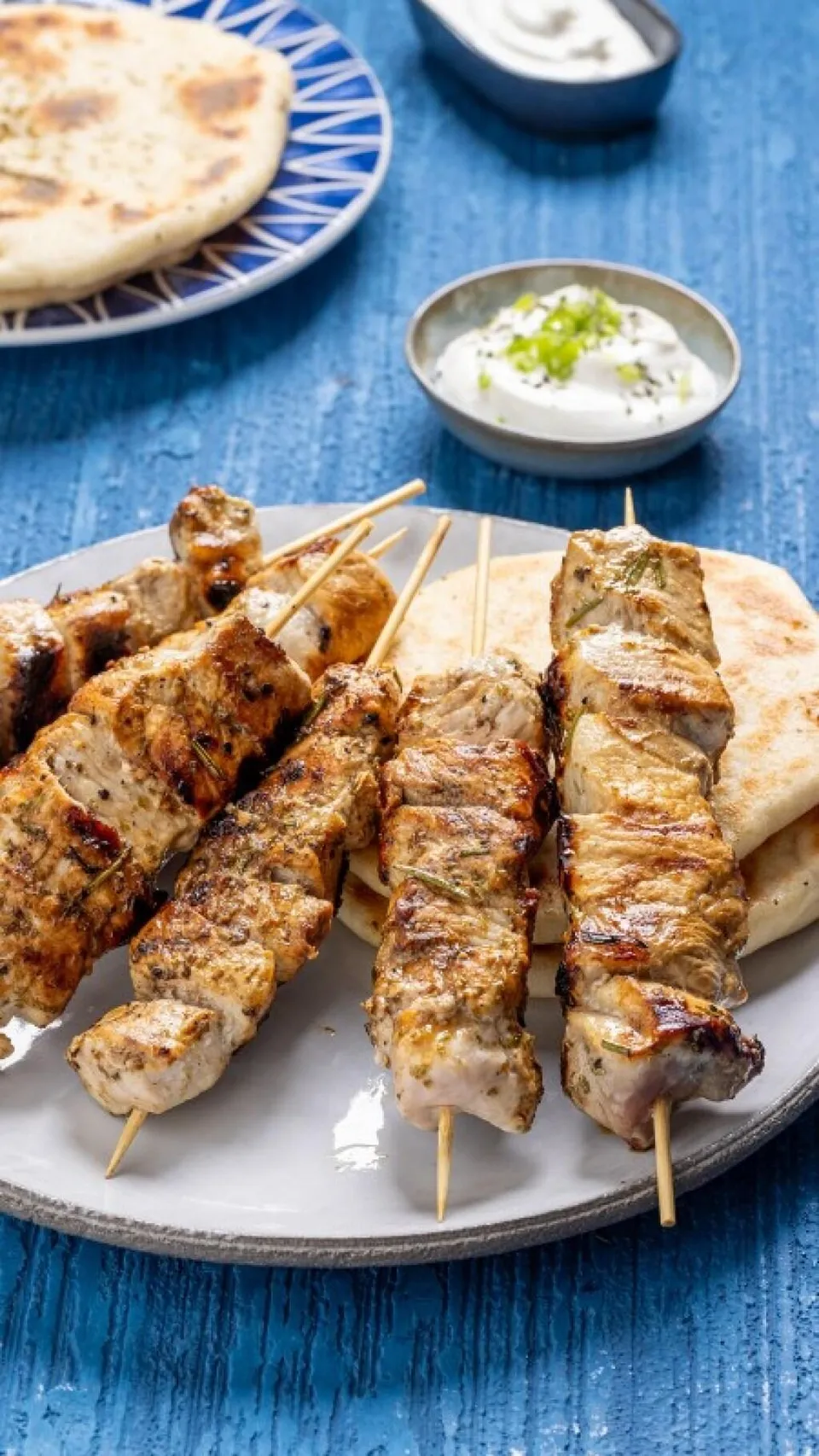 Souvlaki con pita e tzatziki, dal menu di A Gyrosteria